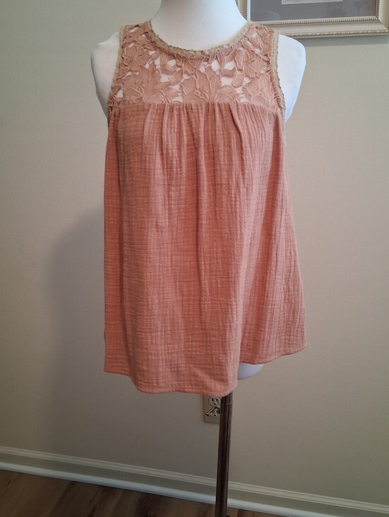 Hem & Thread Tops - Hem & T H READ Sleeveless Lace Yoke Camisole Top in Blush Peach SMALL NWT